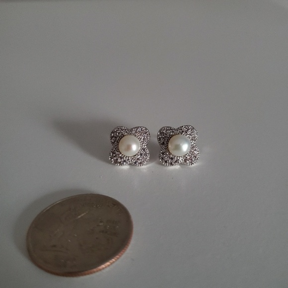 Jewelry - Dainty Silver plated genuine Pearl earrings